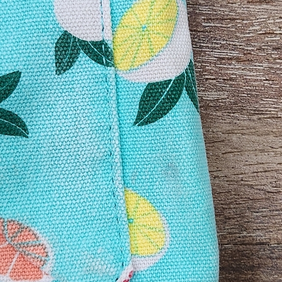 Kavu Keepalong Citrus Print Adjustable Crossbody Bag - Picture 11 of 12